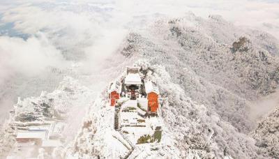 十堰突降大暴雪 武当山暂停开放