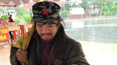 流浪汉为抗疫捐款受热捧，远方亲人看到视频前来接他回家