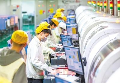 仙桃工业园：生产车间内赶制订单
