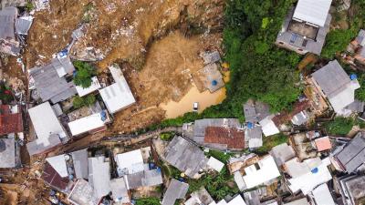 巴西暴发巨大洪灾，致近百人死亡