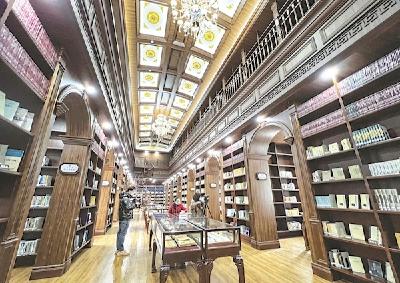 武汉大学新地标“珞珈文库”揭牌 收藏武大师生著作2.4万余册
