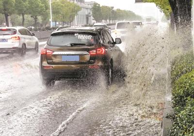 大风暴雨加冰雹 武汉三月玩变脸