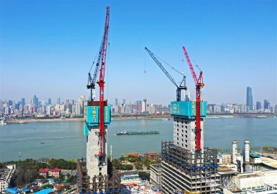 “江城之门”拔地而起