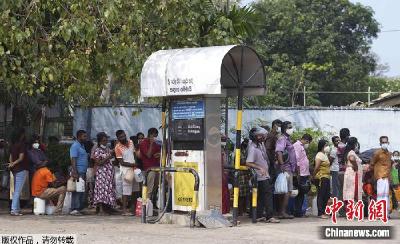外汇短缺致燃料严重不足 斯里兰卡每日停电10小时
