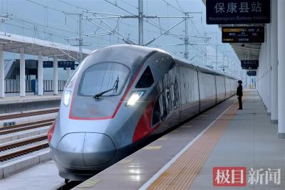 郑渝高铁载荷试验运行，建设者成首批乘客