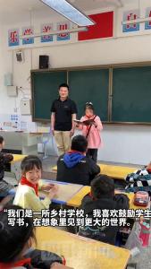 小学生连载魔幻小说，主人公总有校长张老师