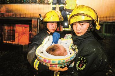 武汉打造“水陆空”立体救援尖兵