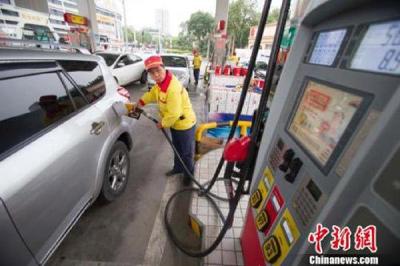 油价今日或“两连跌”：部分地区92号汽油回“8元时代”
