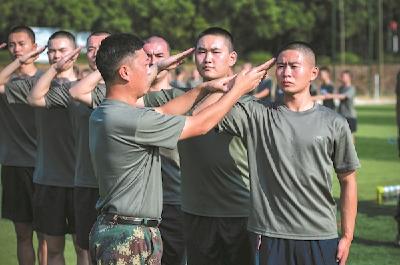 两千余名“准新兵”役前训练体魄 本月中下旬将分批奔赴军营