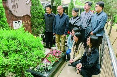 缅怀“人民的好记者”许杏虎朱颖