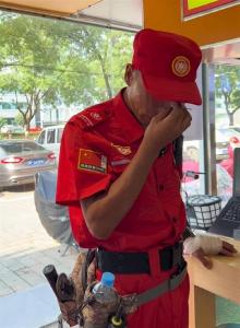 “救援队队长”自称在涿州救了86人，还向他人索要物资，中志协声明系冒牌，警方介入