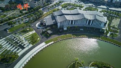 央视快评｜始终干在实处 走在前列 勇立潮头