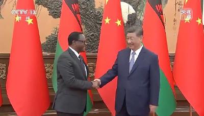 习近平会见马拉维总统 中马关系提升为战略伙伴关系