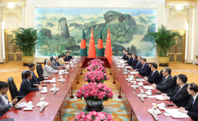 习近平会见孟加拉国临时政府首席顾问尤努斯
