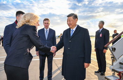 习近平抵达莫斯科对俄罗斯进行国事访问并出席纪念苏联伟大卫国战争胜利80周年庆典 