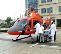 打通“空中生命线”，我市首次借助直升机转运病人
