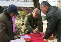 赤壁请来书法家 火红春联送进村