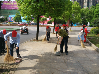 咸宁市审计局积极参加“万人洁城”活动