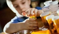 四岁小孩误将老鼠药当零食分给同学吃 家长竟说无毒无害