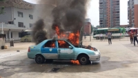 咸安客运站广场一辆出租车被烧 竟是……