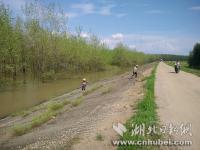 长江一号洪峰平安通过嘉鱼簰洲湾