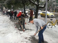 全城除冰雪剪影——组图