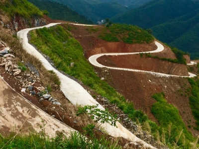 云上咸宁——两县共一山 亘古不相通  雨山路打通了！