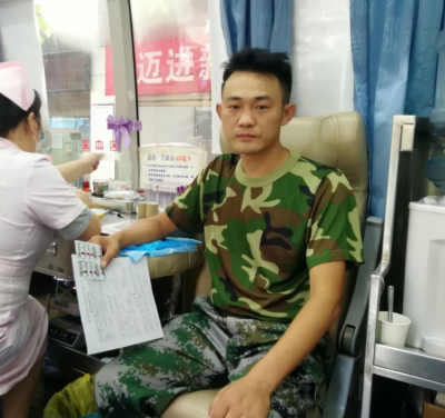 云上咸宁——退伍不褪色！老兵献血致敬“八一”建军节