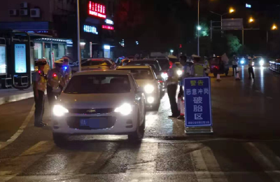 查获饮酒驾驶5起！咸安交警联合多警种开展夜查行动