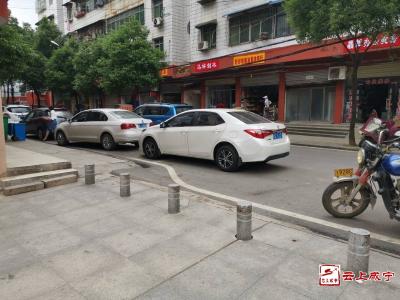 云上问政有回复：人行道隔离桩屡遭破坏 咸安区城管表示将在两天内进行恢复 