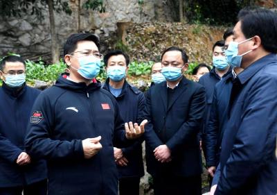 俯身下沉察民情  依法依规解民忧 ——孟祥伟到咸安区开展下访工作侧记 