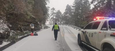 云上咸宁——通山公安大雪中救助受困群众