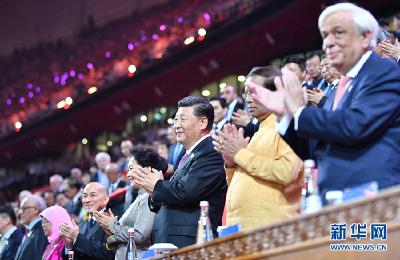 习近平和彭丽媛同外方领导人夫妇共同出席亚洲文化嘉年华活动
