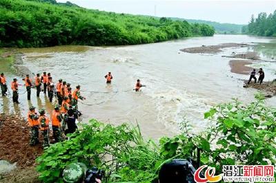湖北启动防汛四级应急响应 通山4280名受困居民安全转移 