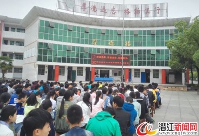 我市向初中毕业年级学生广泛宣传职业教育 