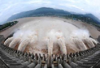 三峡枢纽出库流量今年以来首次突破每秒3万立方米  