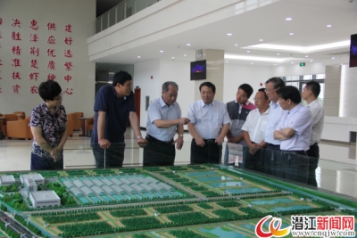 省三农研究会会长邓道坤来潜考察 