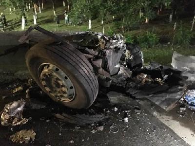 津蓟高速客车事故已确认２６人遇难 遇难者遗体已找到 