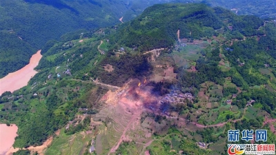 恩施天然气管道爆燃致2死 村民合力自救抬伤者下山 