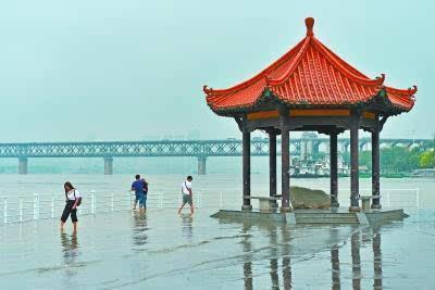 湖北长江汉江水位全线回落 明晚迎第五轮降雨 