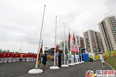 中国体育代表团在奥运村举行升旗仪式