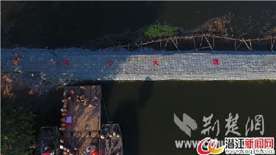 汉川老观湖130余米溃口成功合龙 