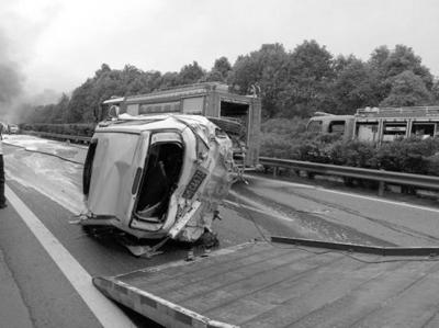 京昆高速绵阳段多车相撞4人亡 最小遇难者仅9岁
