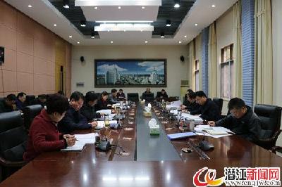 市委召开常委会议传达学习党的十八届六中全会精神  