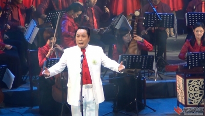 胡新中：倾力培育花鼓新“角” 让传统戏曲薪火相传 