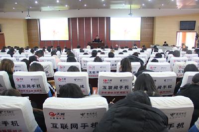 市文联举办“文艺名家讲座”活动