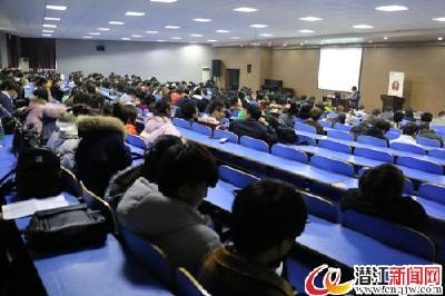 省音协副主席宋乔来我市授课