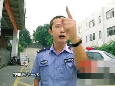 执法过程简单粗暴 黑龙江民警推打暗访记者被撤职 