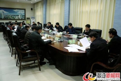 黄剑雄主持召开新一届政府领导班子首次常务会议