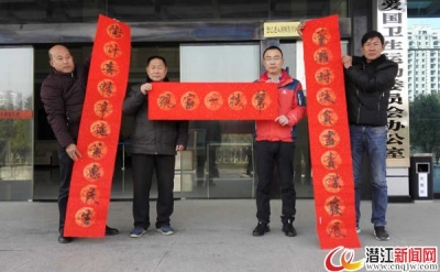 帮扶一家亲，脱贫户给卫计委送来了新年礼物 